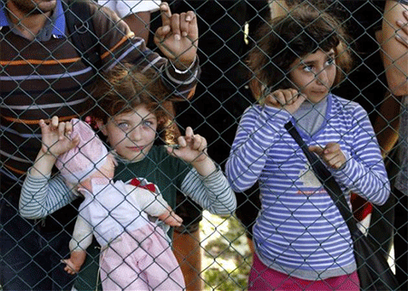 Croacia cierra la frontera frente a los refugiados Policías y alambradas impiden entrada de refugiados a Europa